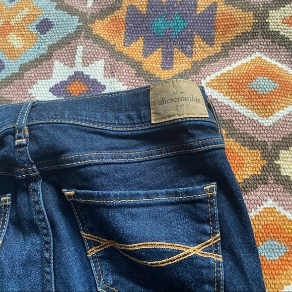 Girl’s Abercrombie & Fitch Kids Jeans Size 16, but fit more like a 12/14 - Picture 7 of 7